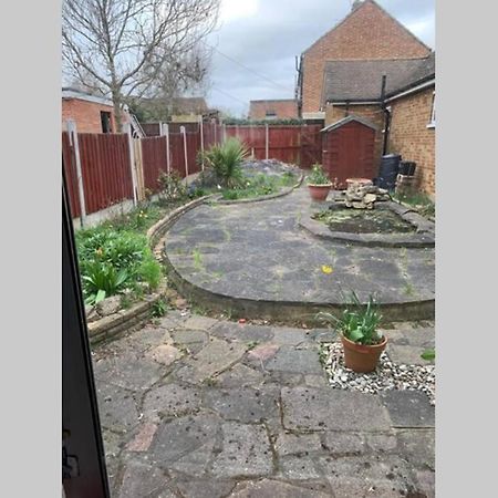 5 Bedroom House With Outdoor Space Upminster Extérieur photo