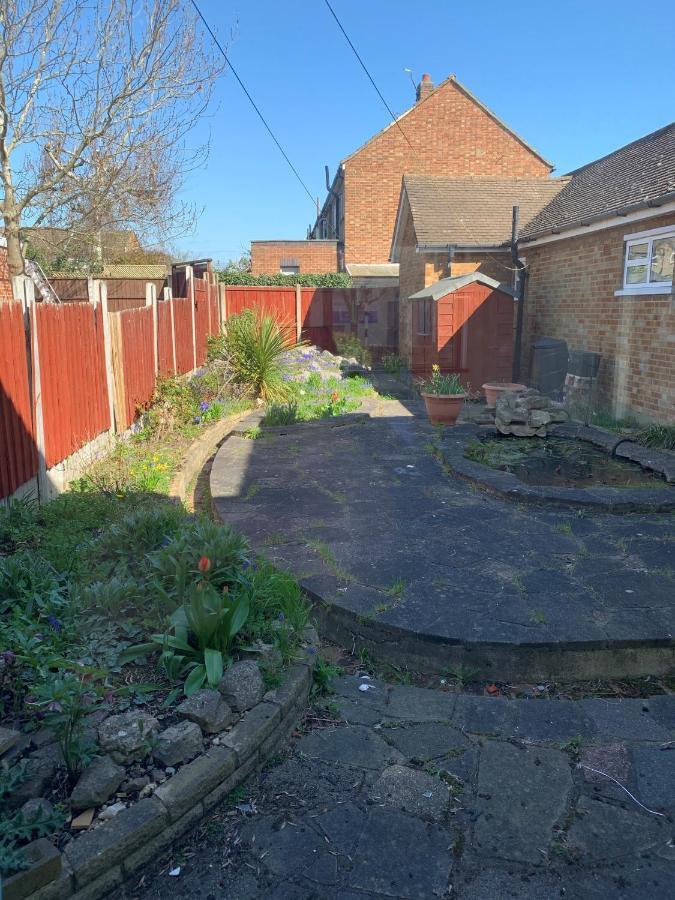 5 Bedroom House With Outdoor Space Upminster Extérieur photo