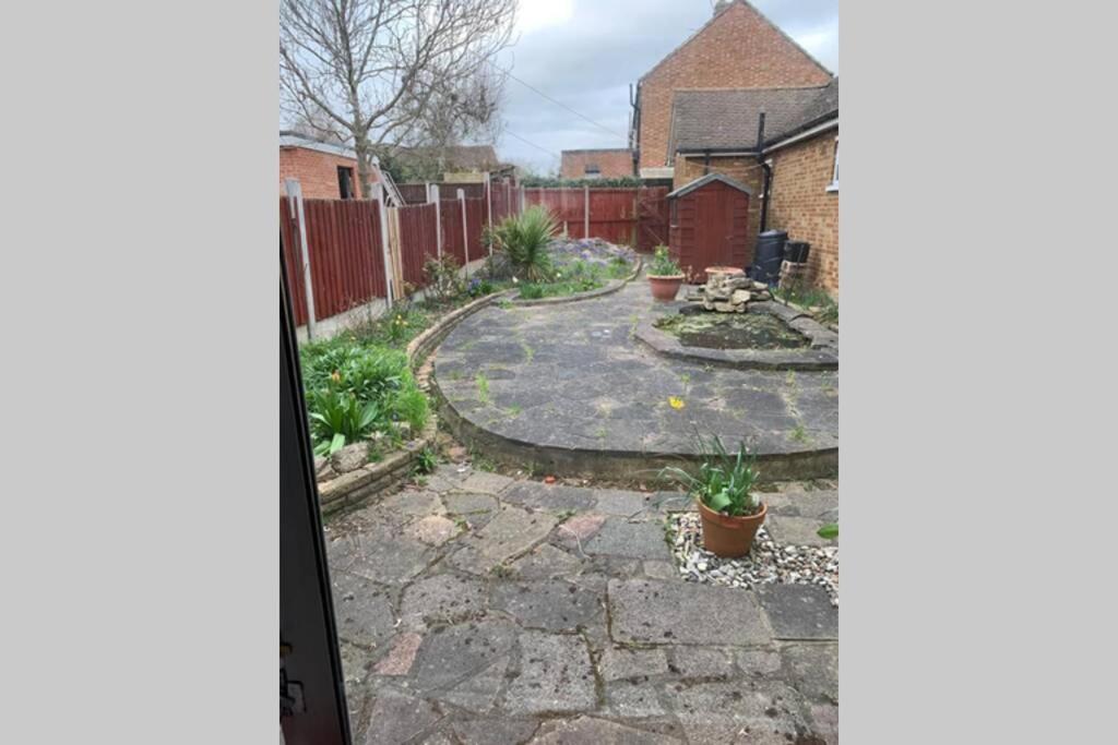 5 Bedroom House With Outdoor Space Upminster Extérieur photo